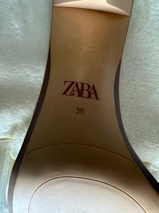 Sandalias Zara tacón transparente beige