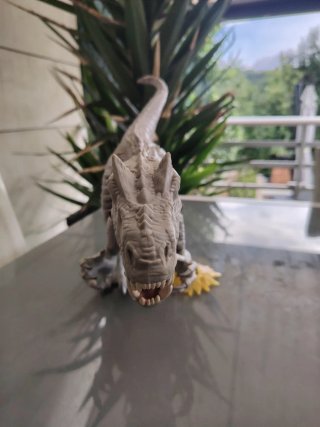 Dinosaurio grande de juguete