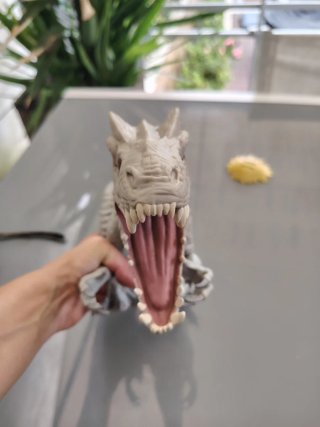 Dinosaurio grande de juguete