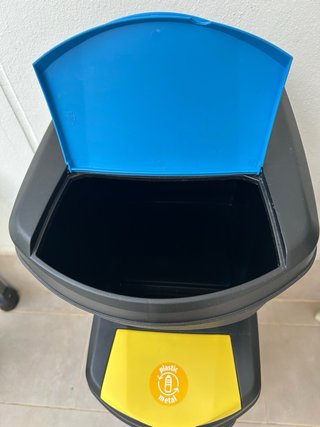 Cubos de basura apilables para reciclar