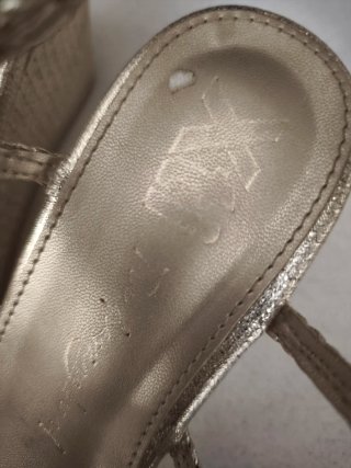Sandalias cuña doradas Xti