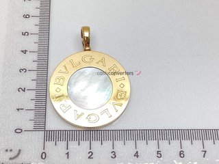 colgante oro 18k con piedra con onix