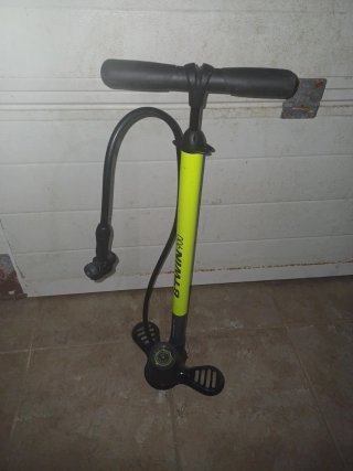 Bomba de pie Btwin 900