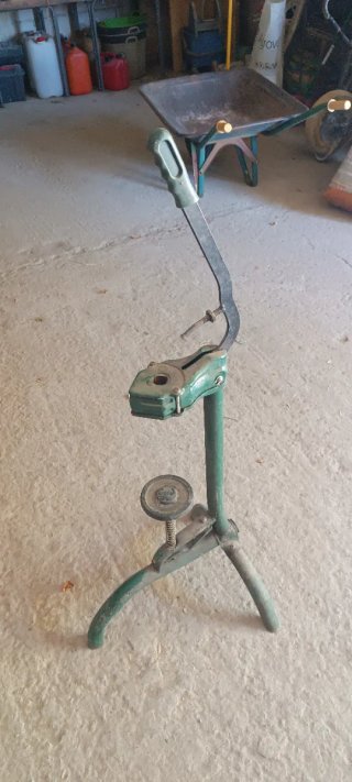 Encorchadora de pie