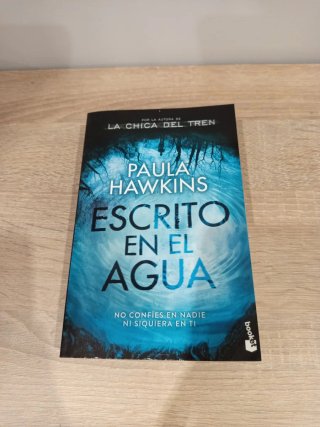 Libro Escrito en el agua de Paula Hawkins