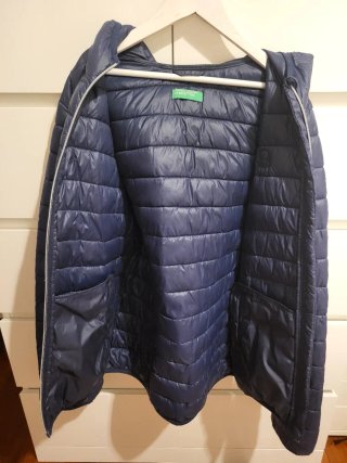Cazadora Benetton azul marino acolchada. Talla 3XL