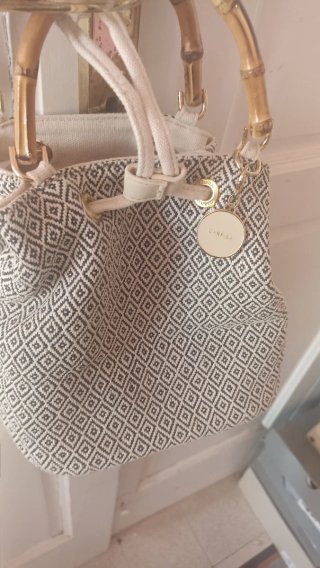 Borsa tracolla con manici in bambù