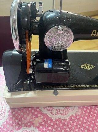 Máquina de coser Alfa con motor eléctrico