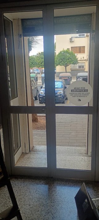 Cierre de aluminio para negocio