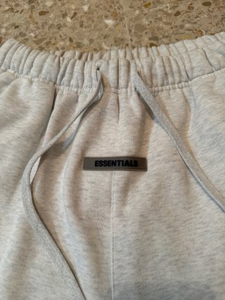 Fear of God Essentials Shorts Grises