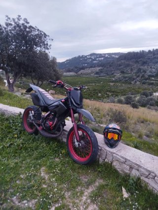 Beta RRT 49cc Enduro Negra y Roja