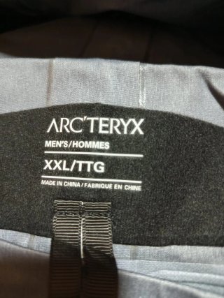 Chaqueta Arc'teryx Alpha SV Talla XXL Negra
