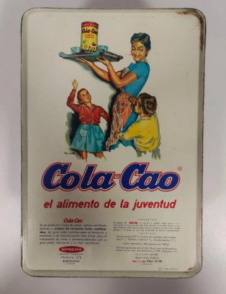 Caja metálica roja con flores blancas