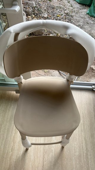 Taburete alto The Masie Plástico Beige. Nuevo.