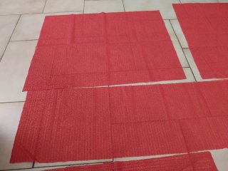 Copritutto o copritavola rossi in tessuto