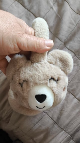 Orejeras de peluche con diseño de oso