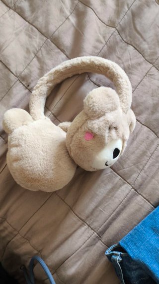 Orejeras de peluche con diseño de oso