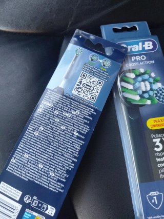Testine Oral-B Cross Action Nere - 8 pezzi