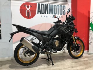 VOGE DS 800 RALLY 2026 Negra y Dorada