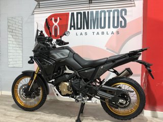 VOGE DS 800 RALLY 2026 Negra y Dorada