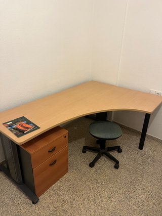 Mesa de oficina esquinera