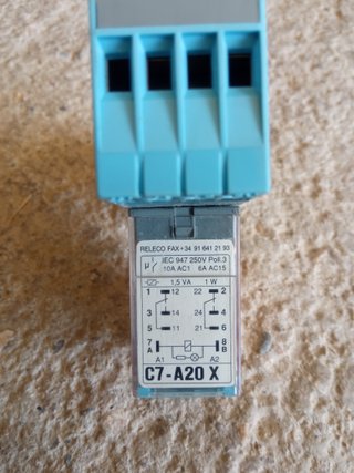 Relé industrial RELECO C7-A20X 12 V DC + zócalo