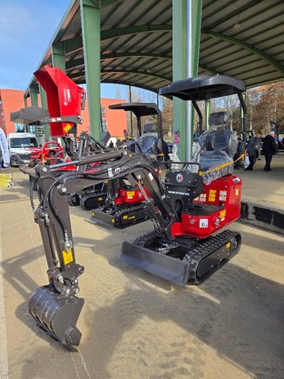 MINIEXCAVADORA 1 TONELADA – COMPACTA – GIRO 360°