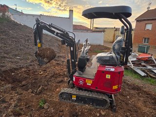 MINIEXCAVADORA 1 TONELADA – COMPACTA – GIRO 360°