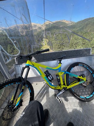 Bicicleta de Descenso Giant