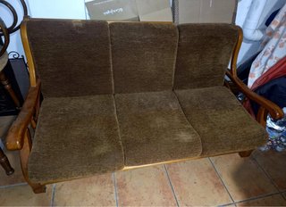 Sillones de madera en buen estado