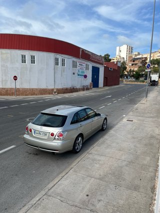 Lexus IS 200 (negociable)