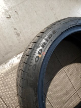 Neumaticos 215/40 R18