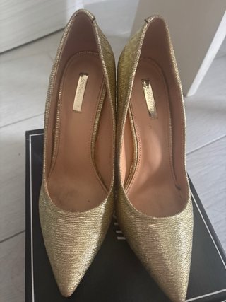 elegantes zapatos de tacón + bolso a juego