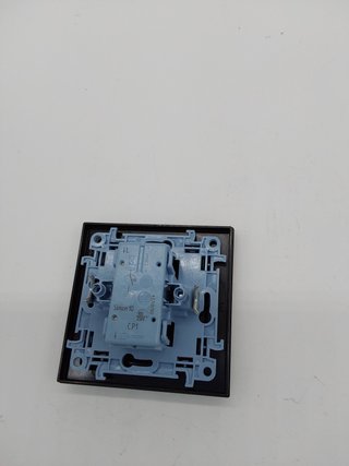 SIMON - Pulsador Eléctrico, Interruptor de Pared Interior, Serie Simon 10, Incluye Marco, Tapa y Mec
