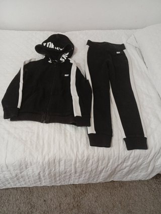 Chándal DKNY talla8 años
