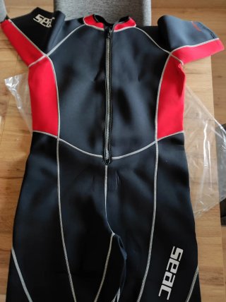 Traje de neopreno de 2,5mm corto.