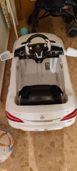 Coche eléctrico infantil blanco