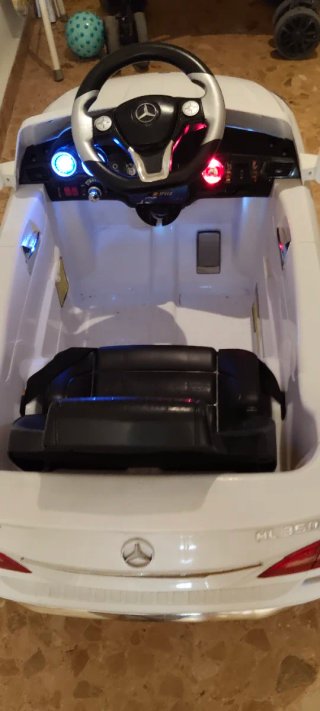 Coche eléctrico infantil blanco