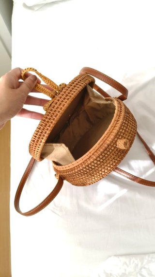 Bolso redondo de mimbre