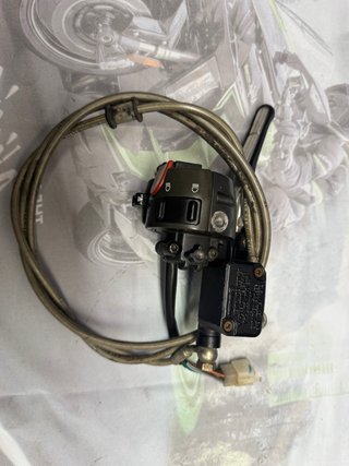 Bomba de freno izquierda Yamaha Aerox