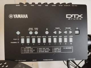 Batería Electrónica Yamaha DTX452K + Accesorios