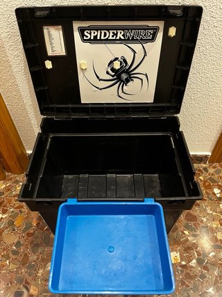 Cajón de pesca Spiderwire con bandeja