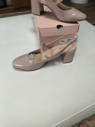 Zapatos charol Graceland T36 color nude,tacón bajo