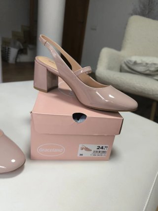 Zapatos charol Graceland T36 color nude,tacón bajo