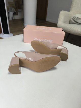 Zapatos charol Graceland T36 color nude,tacón bajo