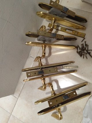 Manillas doradas para puerta