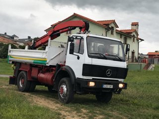 CAMION MERCEDES CON GRUA