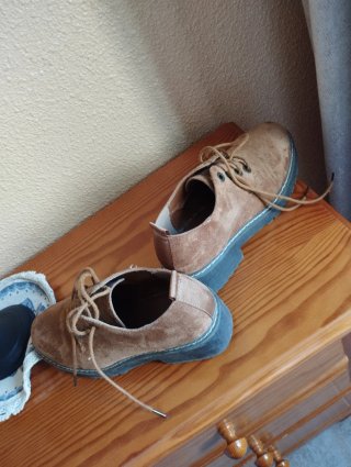 Zapatos camel ante mujer