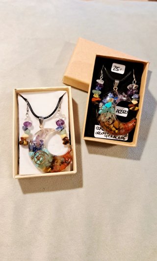 Conjunto orgonita colgante + pendientes 7 chakras