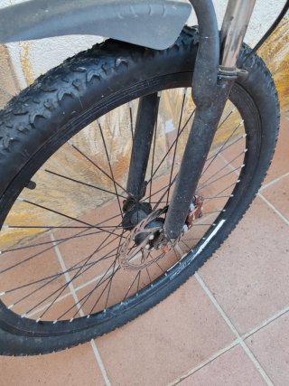 Bici de Montaña Negra y Roja